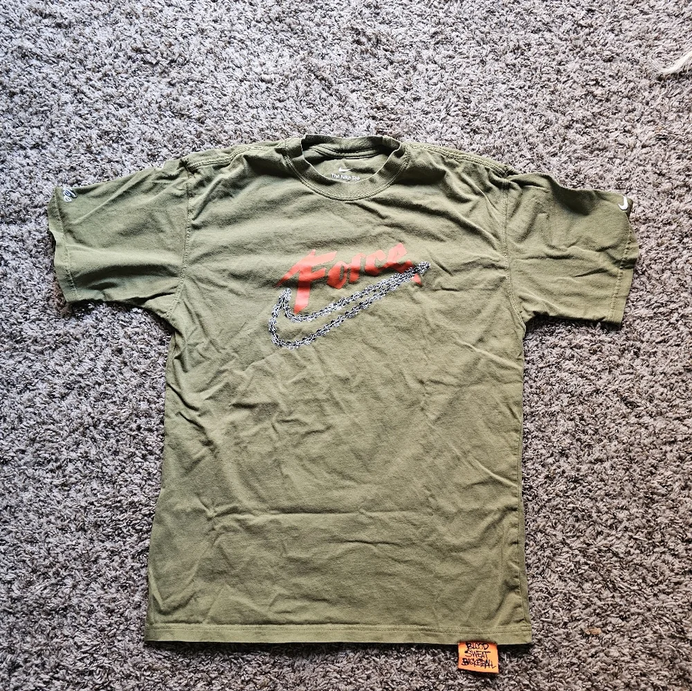 Nike army green Blood Sweat Basketball loose fit t-shirt‎ size S